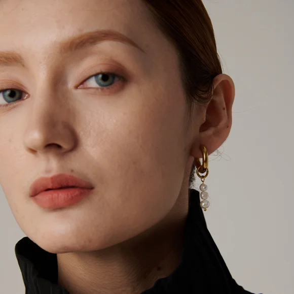 Delicate Assymetry Dangle Earrings - Picture 5 of 6